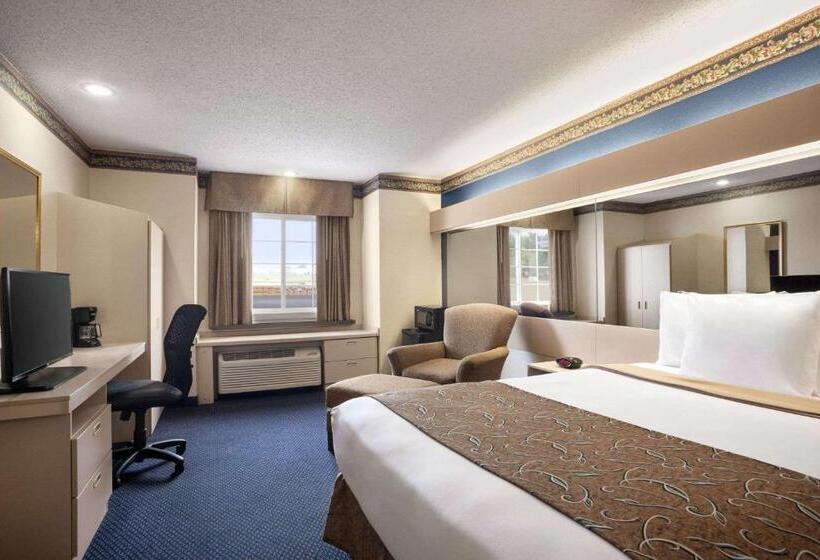 فندق Travelodge By Wyndham Fort Scott