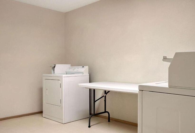 فندق Travelodge By Wyndham Fort Scott