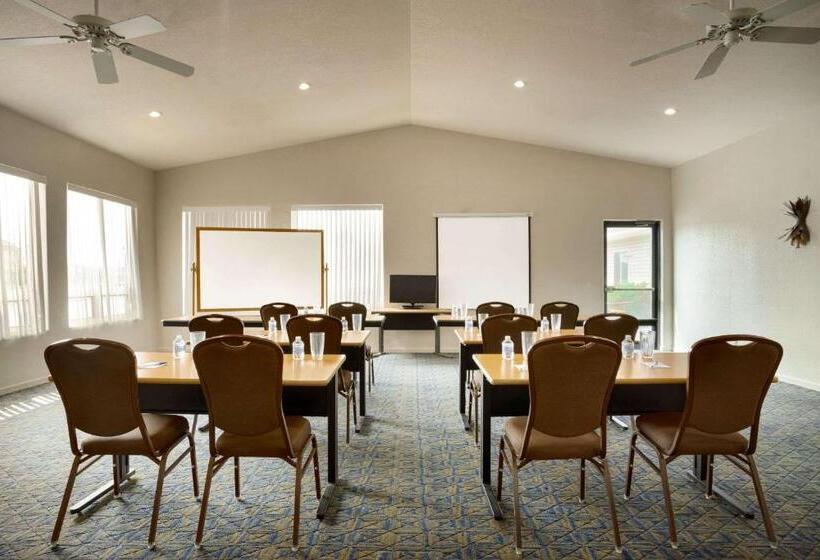 فندق Travelodge By Wyndham Gillette