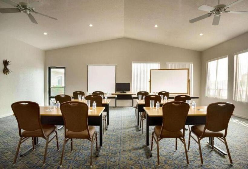 فندق Travelodge By Wyndham Gillette