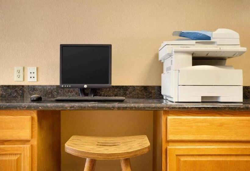 فندق Travelodge By Wyndham Gillette