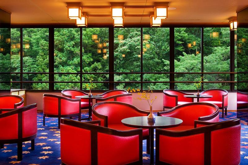 Отель Yamanaka Onsen Kagari Kisshotei