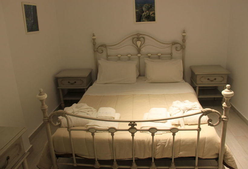 Maroulina's Boutique Studios & Apartments