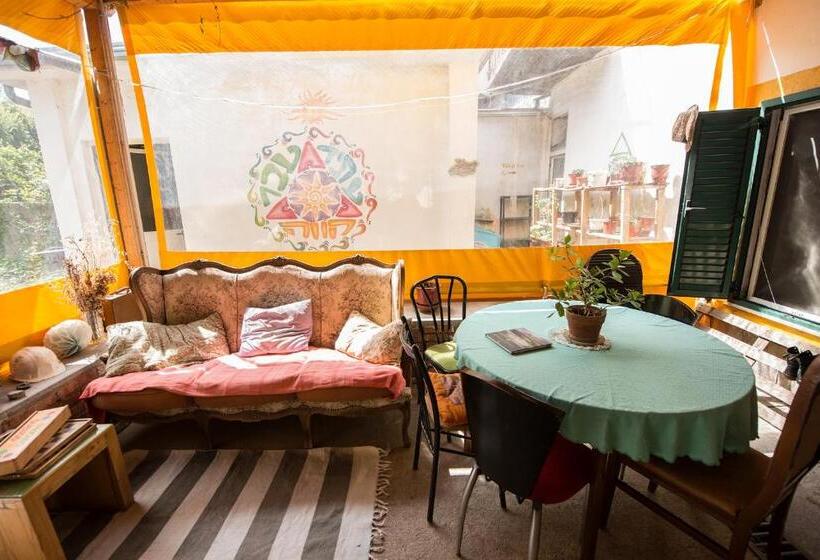 Mi Casa Es Tu Casa Shkodra Backpackers Hostel