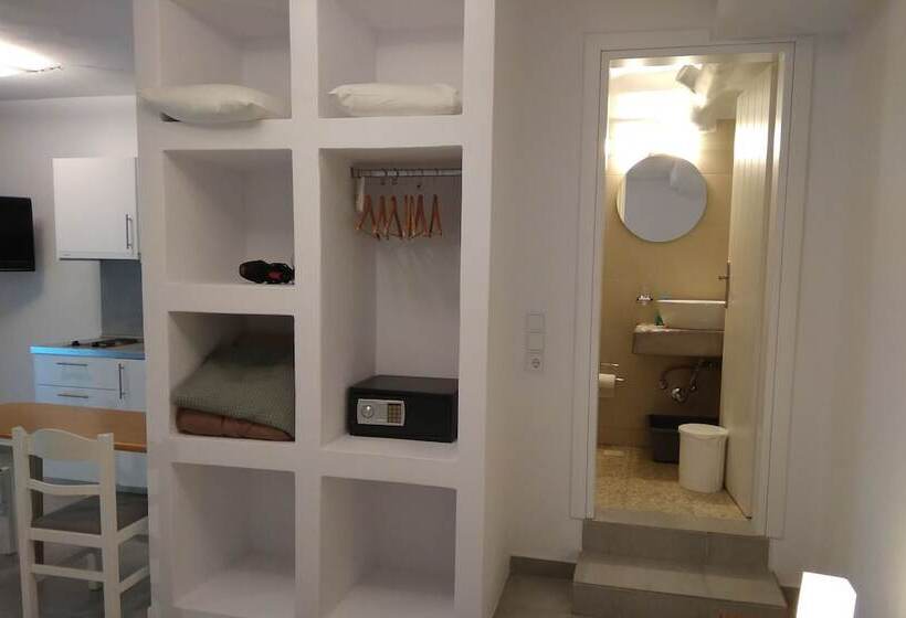 Anita Rooms & Suites Milos