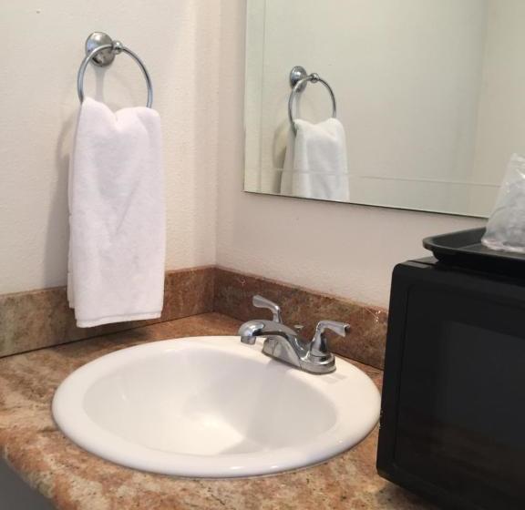 فندق على الطريق River Valley Inn