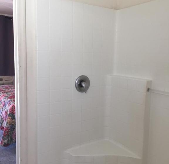 فندق على الطريق River Valley Inn