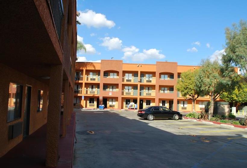 מוטל Travel Plaza Inn