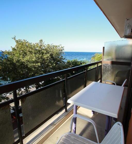 פנסיון Astir Rooms