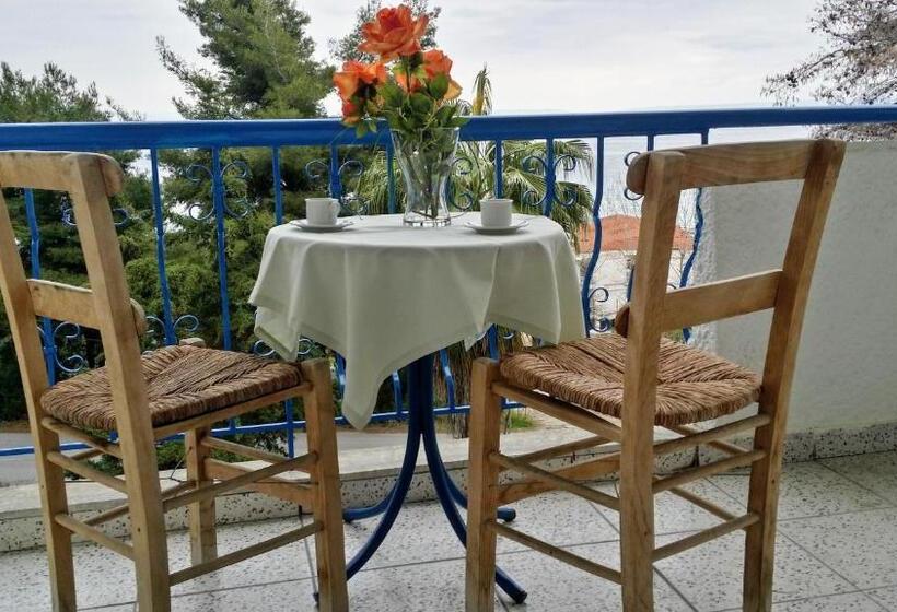 Roditsa Patritsia Apartments