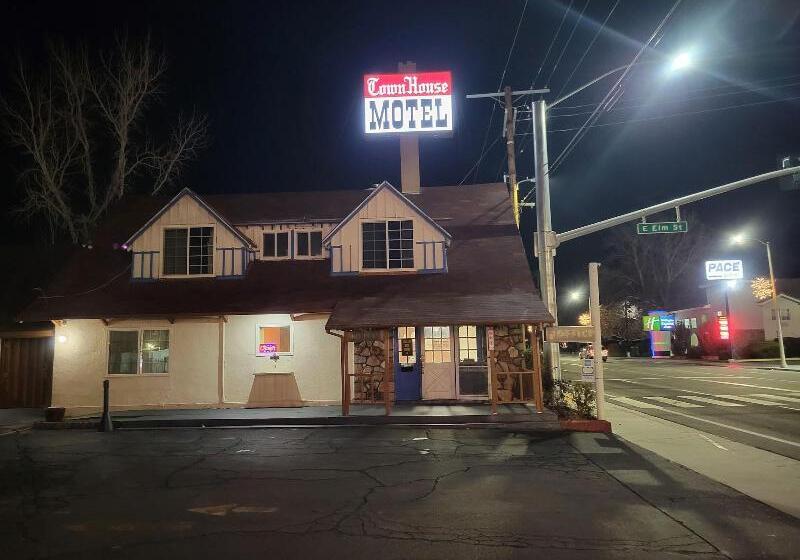 Townhouse Motel