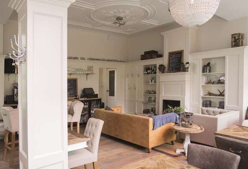 Zenzez Hotel & Lounge