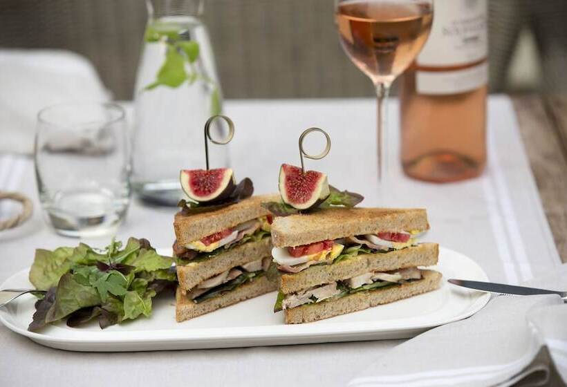 Zenzez Hotel & Lounge