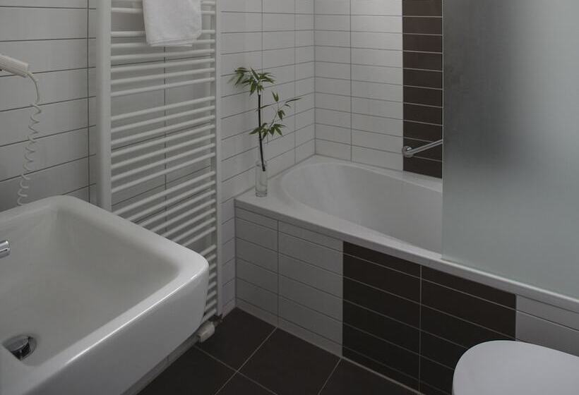 Zenzez Hotel & Lounge