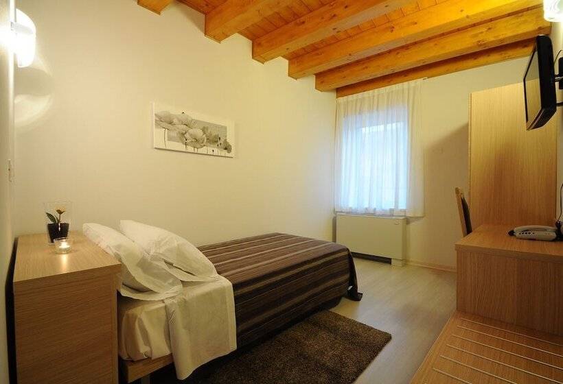 ホテル Albergo Leon Bianco Gonars