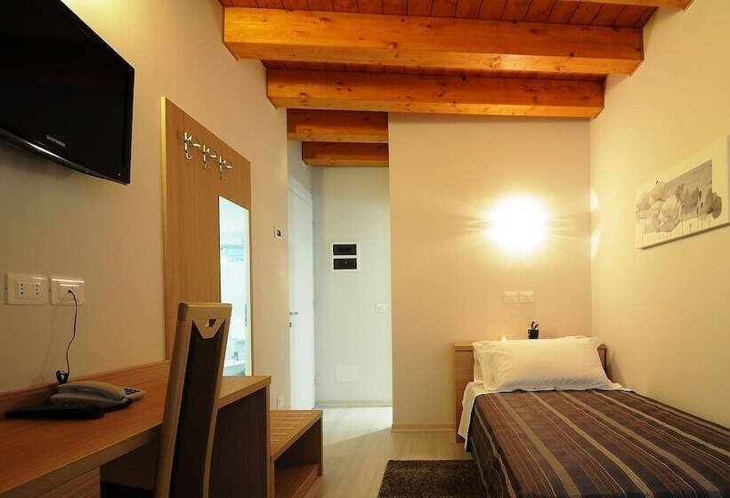 בית מלון כפרי Albergo Leon Bianco Gonars