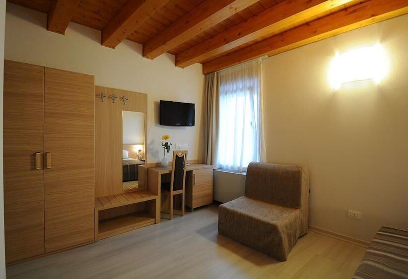 ホテル Albergo Leon Bianco Gonars