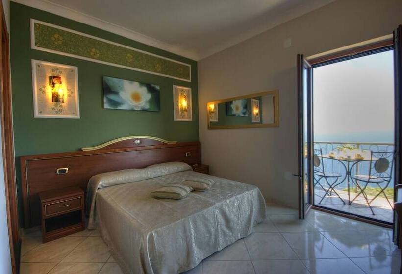 Отель B&b Il Pavone