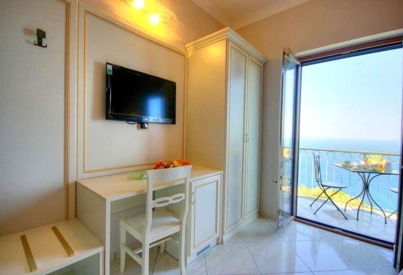 Отель B&b Il Pavone