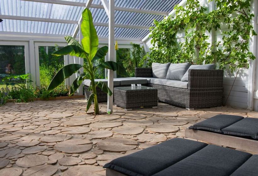 هتل By The Bridge Bed & Breakfast