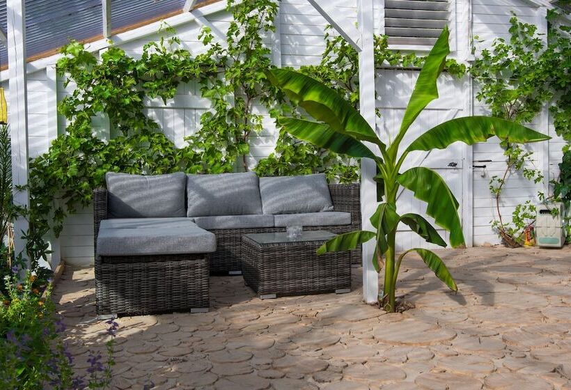 فندق By The Bridge Bed & Breakfast