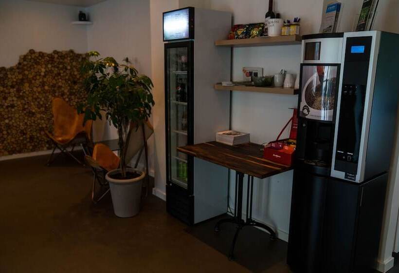 호텔 By The Bridge Bed & Breakfast