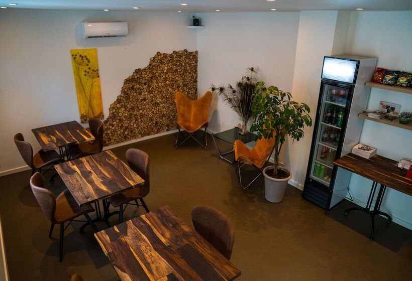 فندق By The Bridge Bed & Breakfast