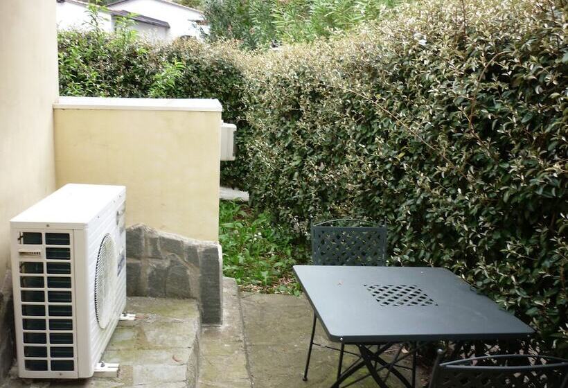 هتل Costa Morroni