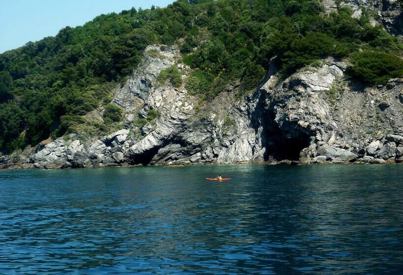 هتل Costa Morroni