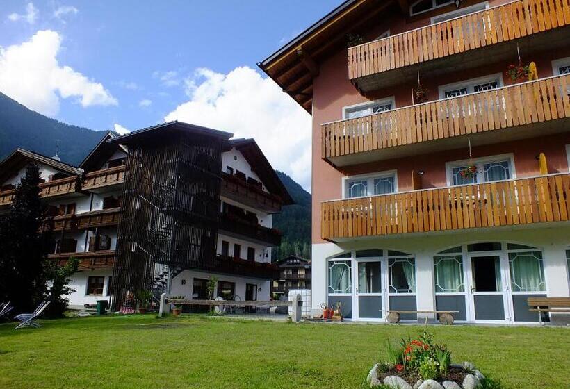 فندق Garni Al Nardis