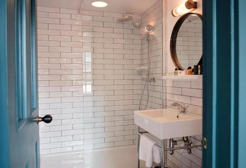 酒店 Head Of The River