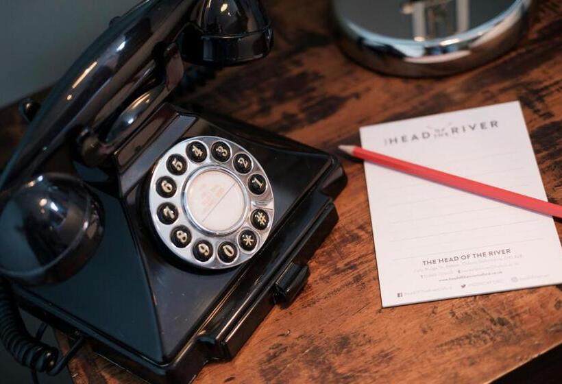 酒店 Head Of The River