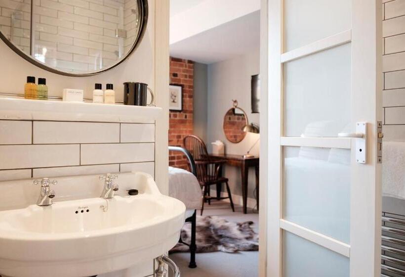 酒店 Head Of The River