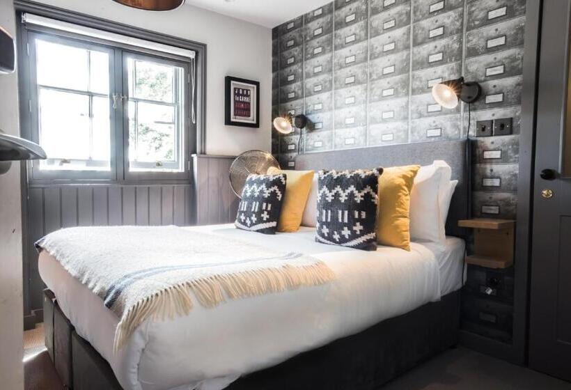 酒店 Head Of The River