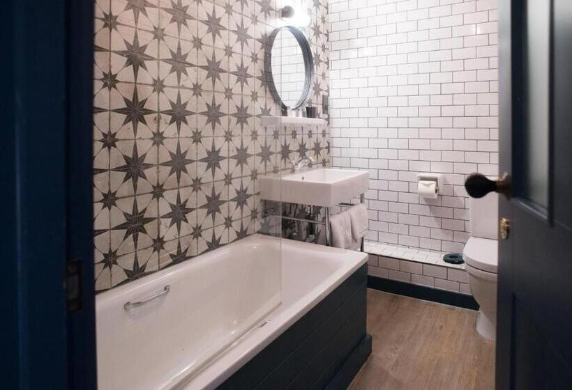 酒店 Head Of The River