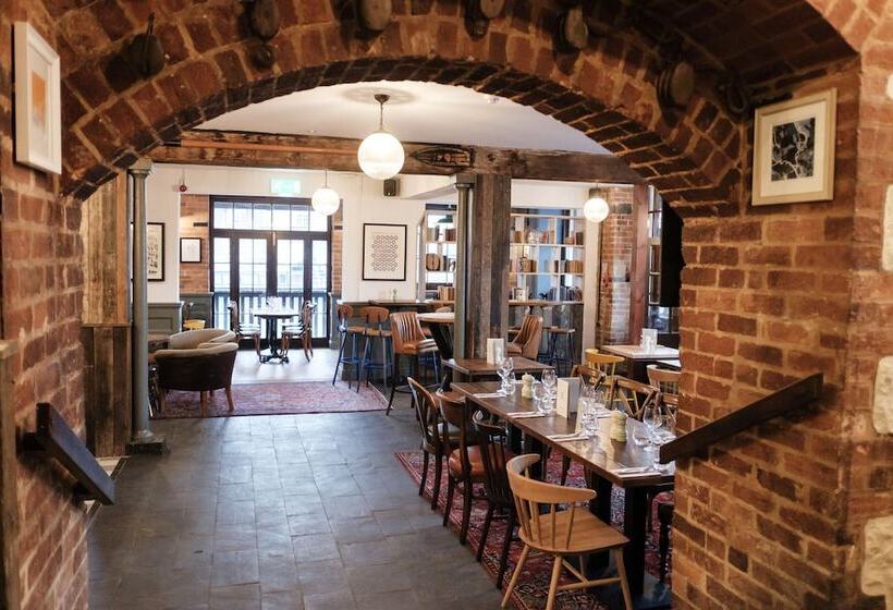 酒店 Head Of The River