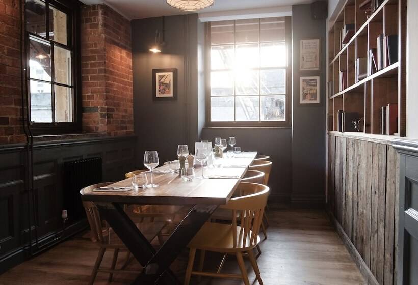 酒店 Head Of The River