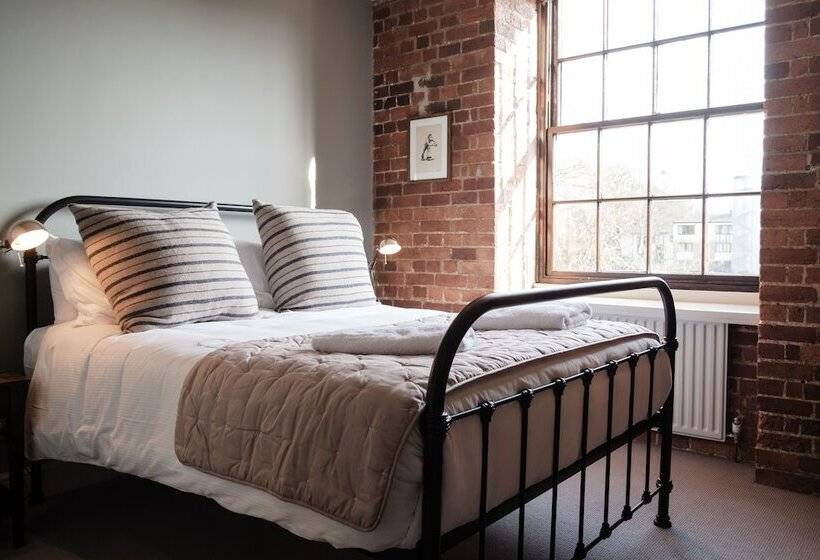 酒店 Head Of The River