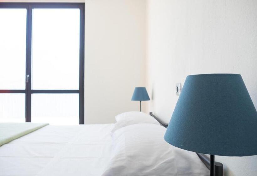 Отель Lake Como Beach Hostel