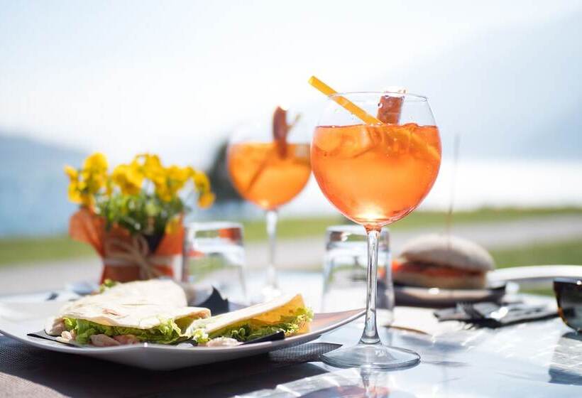 Отель Lake Como Beach Hostel