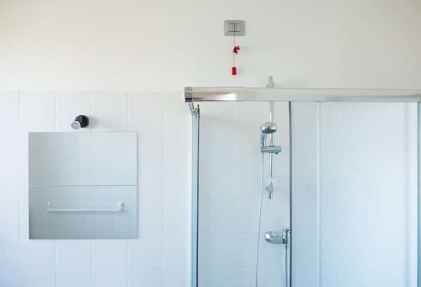 Отель Lake Como Beach Hostel