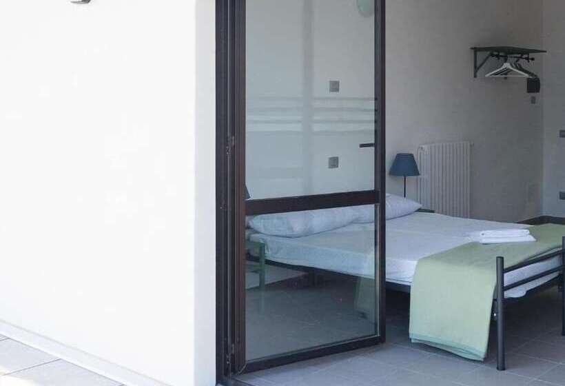 Отель Lake Como Beach Hostel