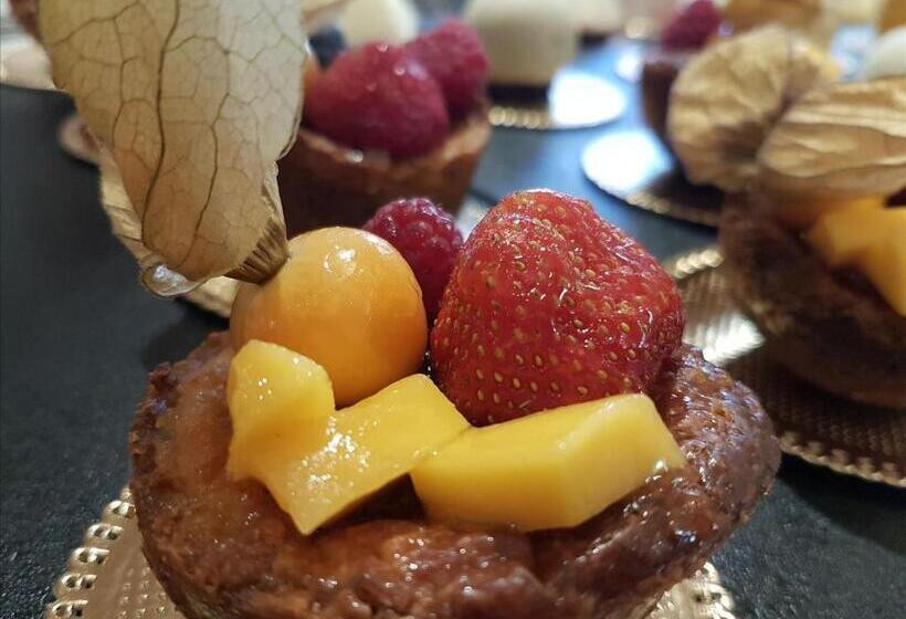 Отель Monza City Rooms & Studios