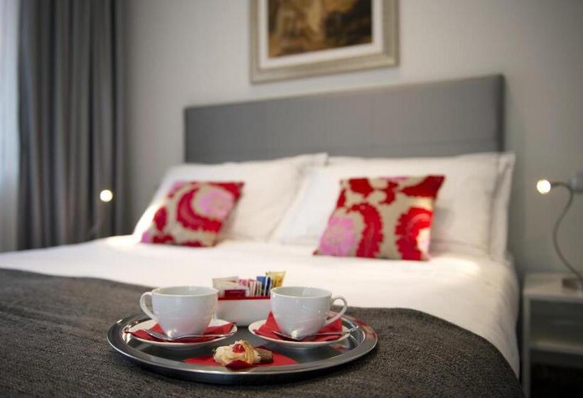 Отель Monza City Rooms & Studios