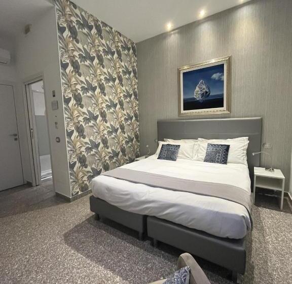 Отель Monza City Rooms & Studios