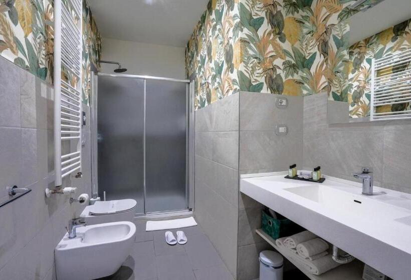 Отель Monza City Rooms & Studios