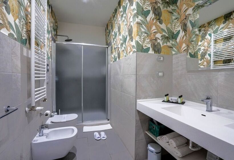 Отель Monza City Rooms & Studios