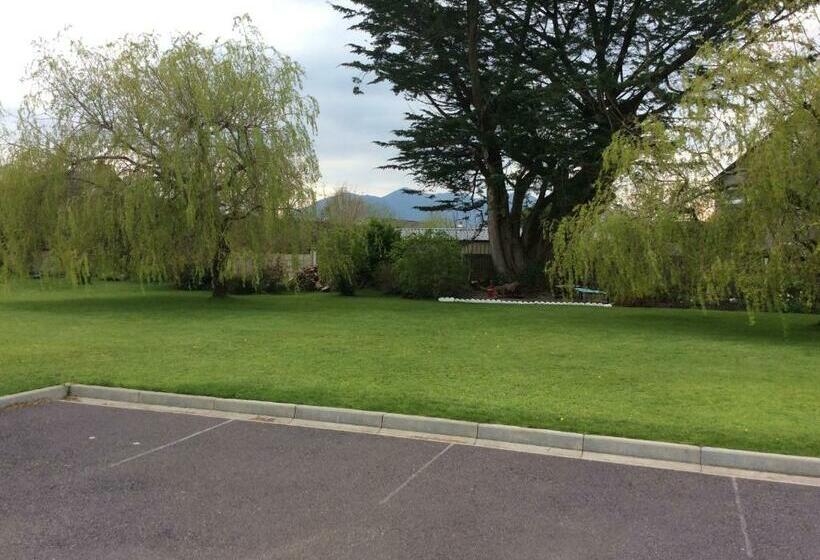 هتل The Gardens B&b