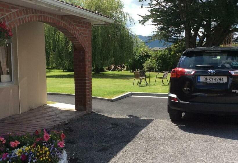 هتل The Gardens B&b