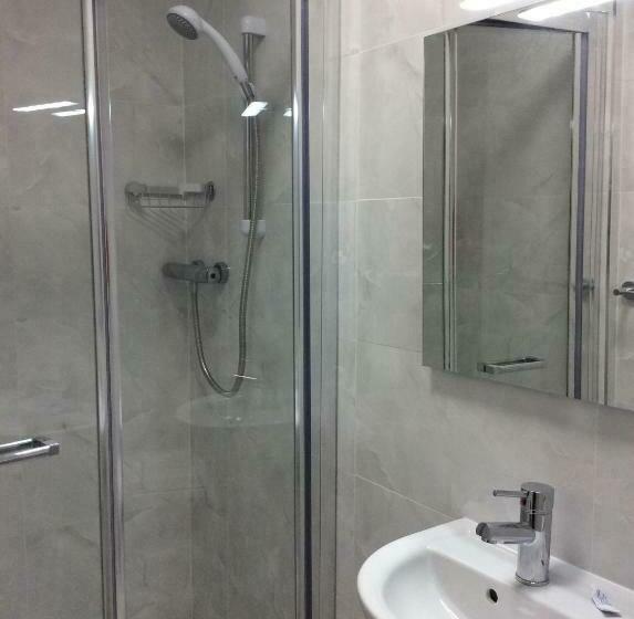 هتل The Gardens B&b